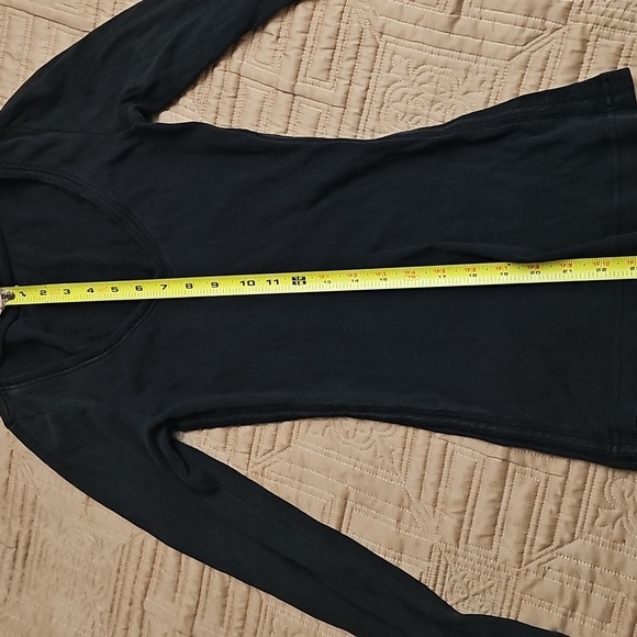 2 Women's Long Sleeve Tops...Black And Green - Picture 4 of 10